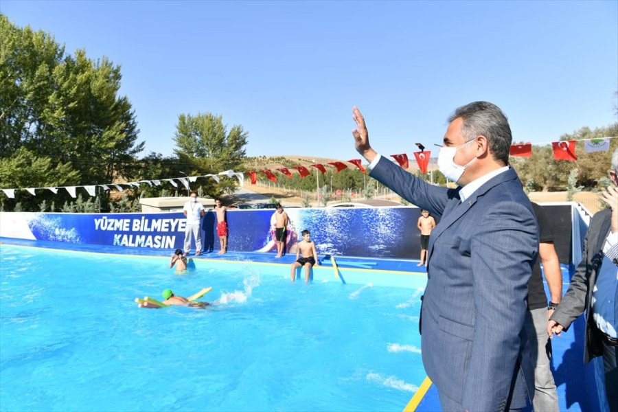 Mamak Belediyesince Kurulan Portatif Havuzda İlk Kulaçlar Atıldı