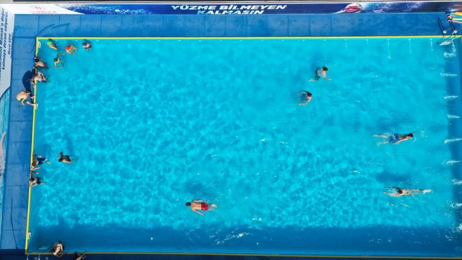 Mamak Belediyesince Kurulan Portatif Havuzda İlk Kulaçlar Atıldı