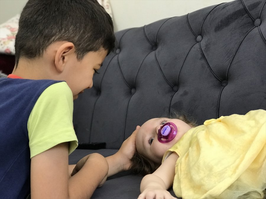 Tek Hayalleri Asya Bebeği Hayatta Tutabilmek