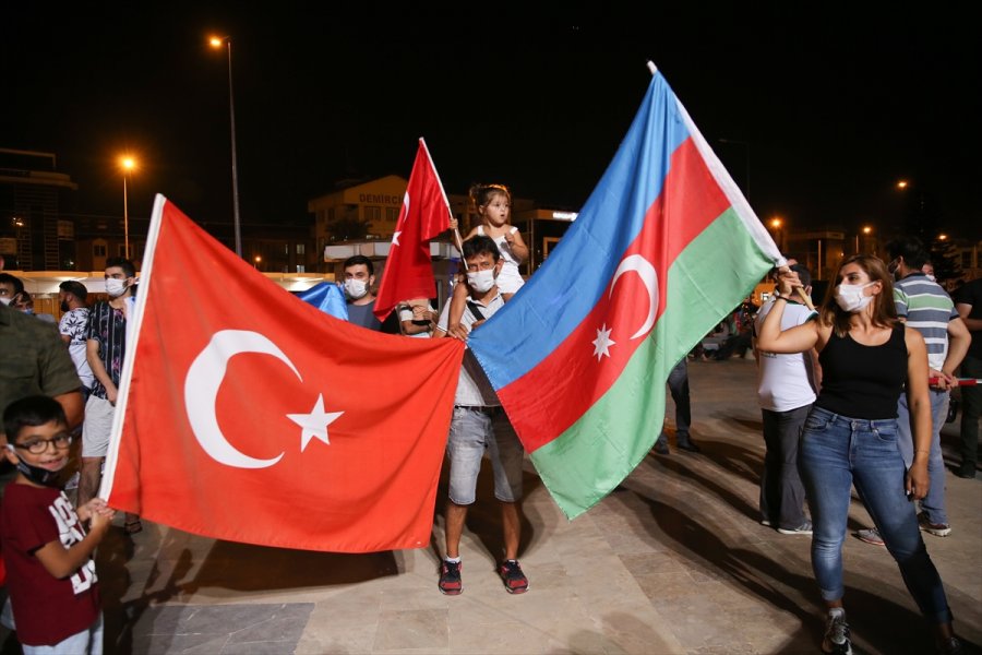 Antalya'da Azerbaycan'a Destek İçin Araç Konvoyu Oluşturuldu