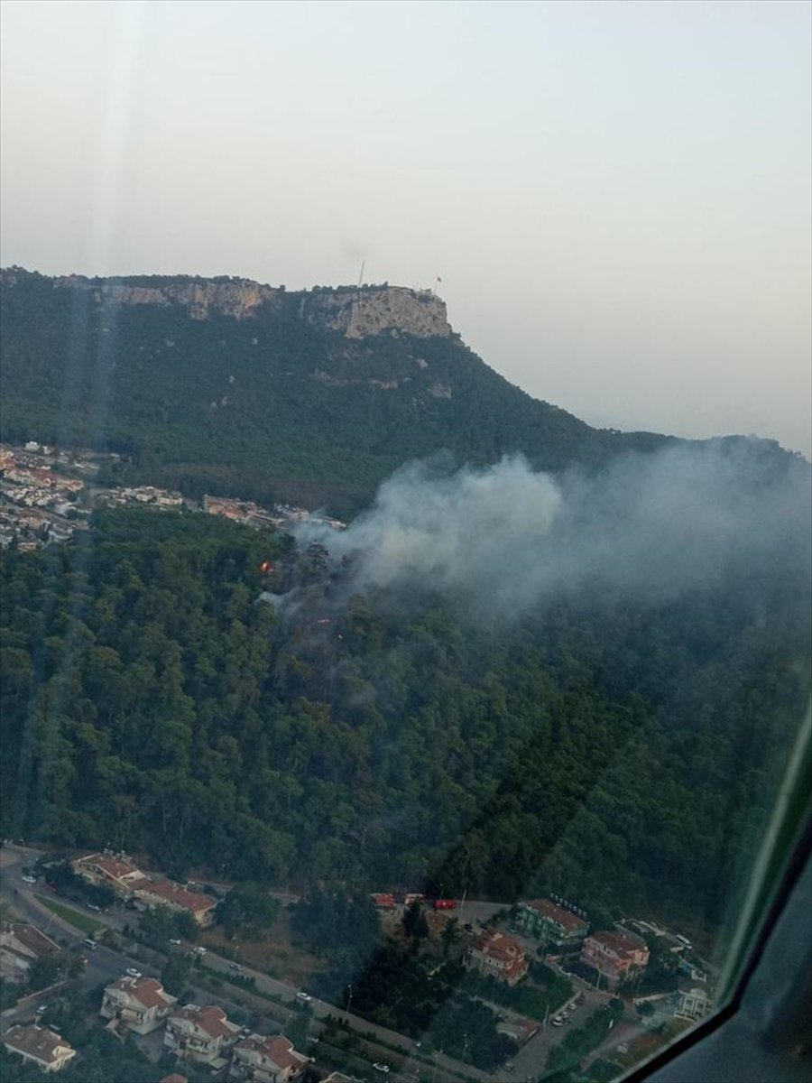Antalya'da Çıkan Orman Yangını Yerleşim Yerlerine Ulaşmadan Söndürüldü