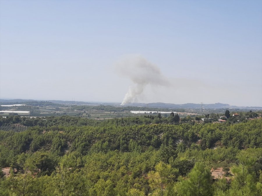 Antalya'da Havadan Ve Karadan Müdahale Edilen Orman Yangını Söndürüldü