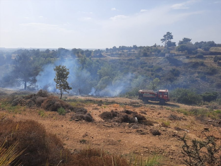 Antalya'da Havadan Ve Karadan Müdahale Edilen Orman Yangını Söndürüldü
