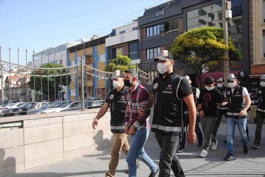 Eskişehir'de Kılık Değiştirerek Başkalarının Yerine Sınava Giren 8 Şüpheli Yakalandı