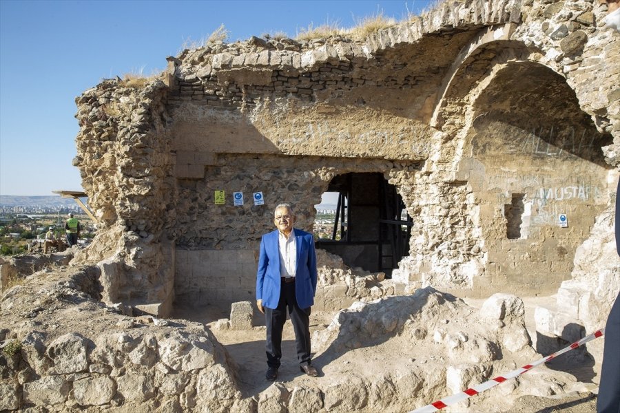 Kayseri'de 800 Yıllık Kızıl Köşk'te Kazı Çalışması Başlatıldı