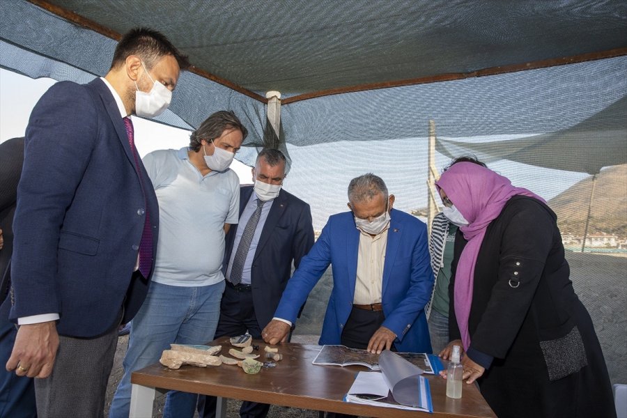 Kayseri'de 800 Yıllık Kızıl Köşk'te Kazı Çalışması Başlatıldı