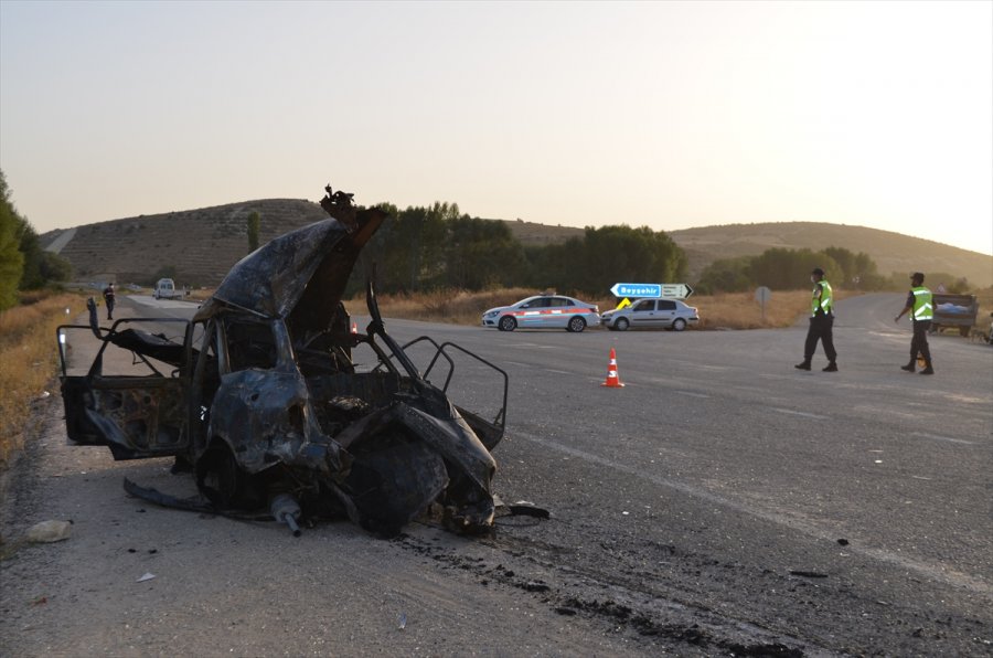 Konya'da İki Otomobil Çarpıştı: 9 Yaralı