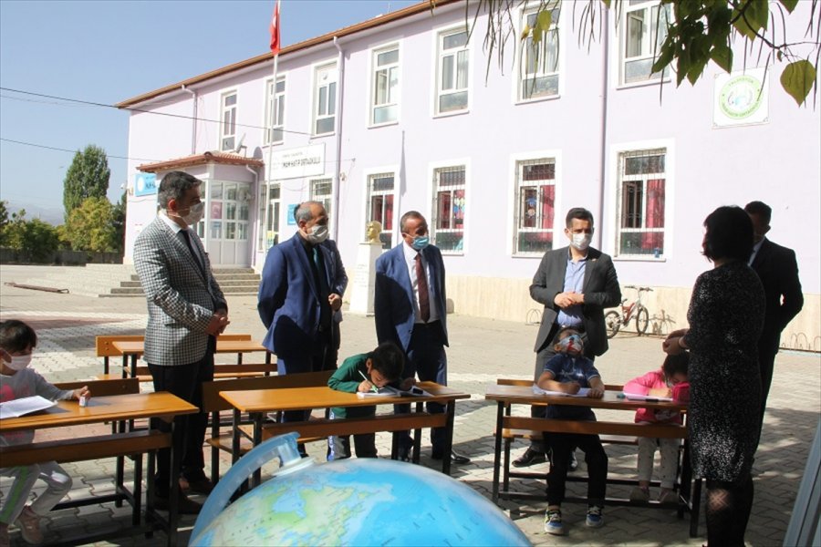 Kaymakam Şahin Ve Başkan Koçer Okulları Ziyaret Etti