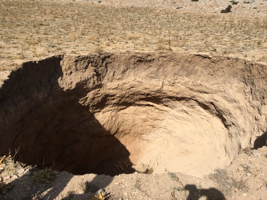 Konya'da 30 Metre Çapında 20 Metre Derinliğinde Obruk Oluştu