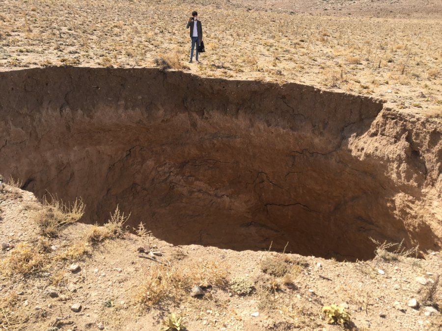 Konya'da 30 Metre Çapında 20 Metre Derinliğinde Obruk Oluştu