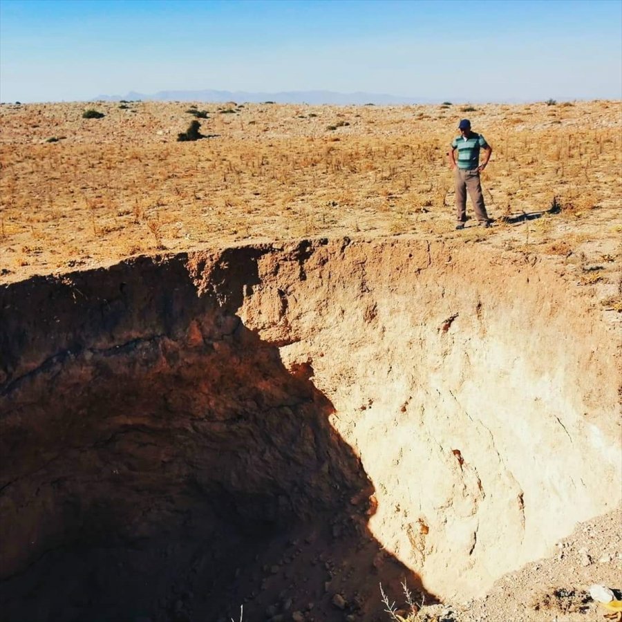 Konya'da 30 Metre Çapında 20 Metre Derinliğinde Obruk Oluştu