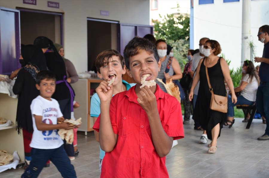 Mersin'de Tandır Ekmeği Kadınların Geçim Kaynağı Olacak