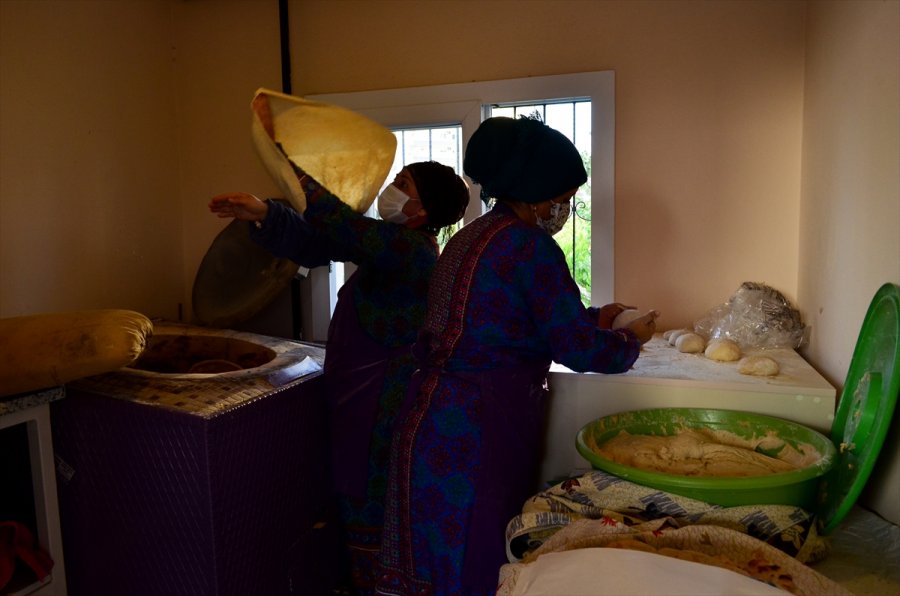 Mersin'de Tandır Ekmeği Kadınların Geçim Kaynağı Olacak