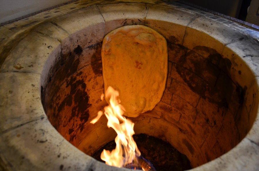 Mersin'de Tandır Ekmeği Kadınların Geçim Kaynağı Olacak