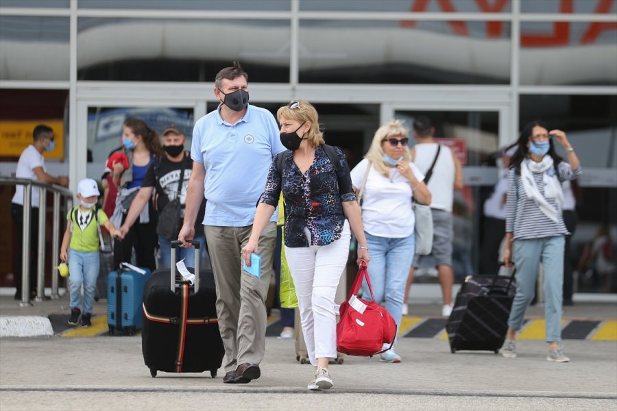 Antalya Havalimanı 179 Rotadan 7 Milyon Yolcuyu Ağırladı