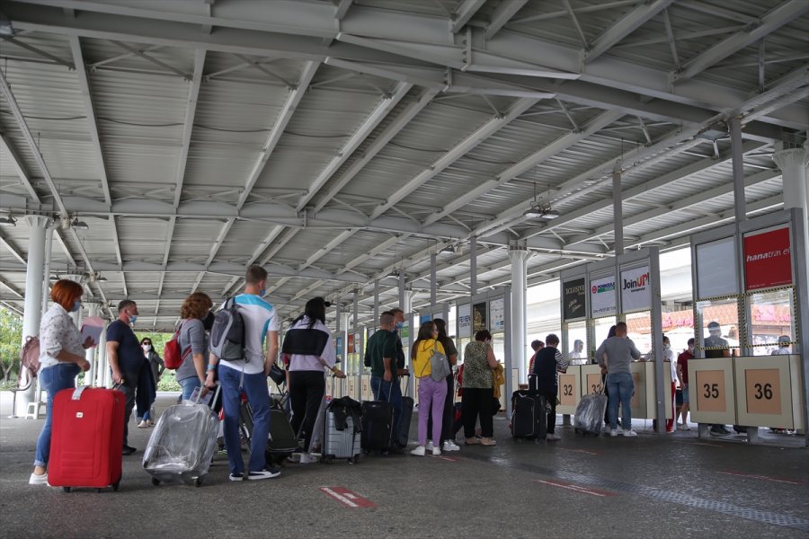 Antalya Havalimanı 179 Rotadan 7 Milyon Yolcuyu Ağırladı