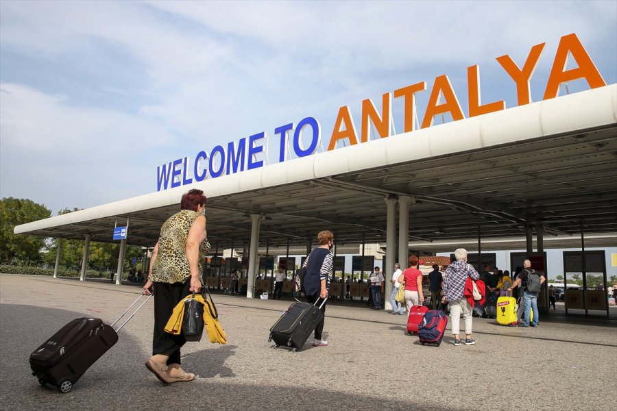 Antalya Havalimanı 179 Rotadan 7 Milyon Yolcuyu Ağırladı