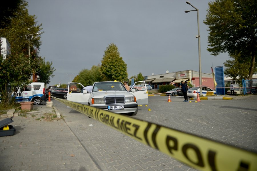 Eskişehir'de Silahlı Kavgada Yoldan Geçen Bir Kişi De Vuruldu