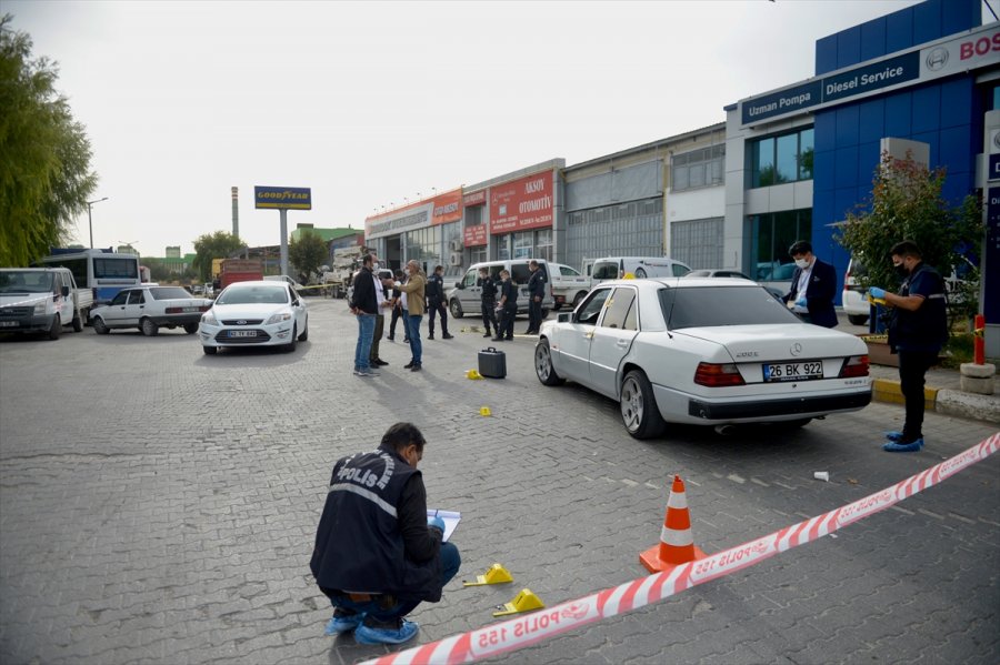 Eskişehir'de Silahlı Kavgada Yoldan Geçen Bir Kişi De Vuruldu