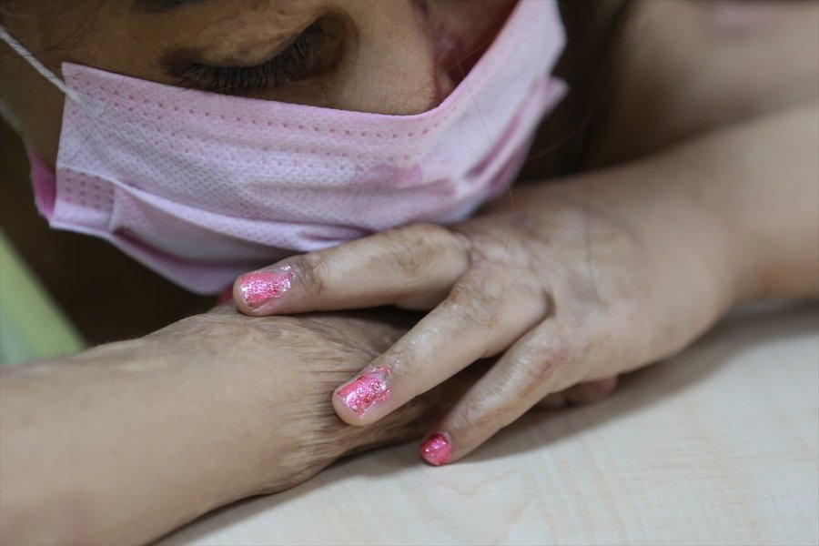 Suriyeli Küçük Hane'nin Yüzü Doku Nakliyle Güldü