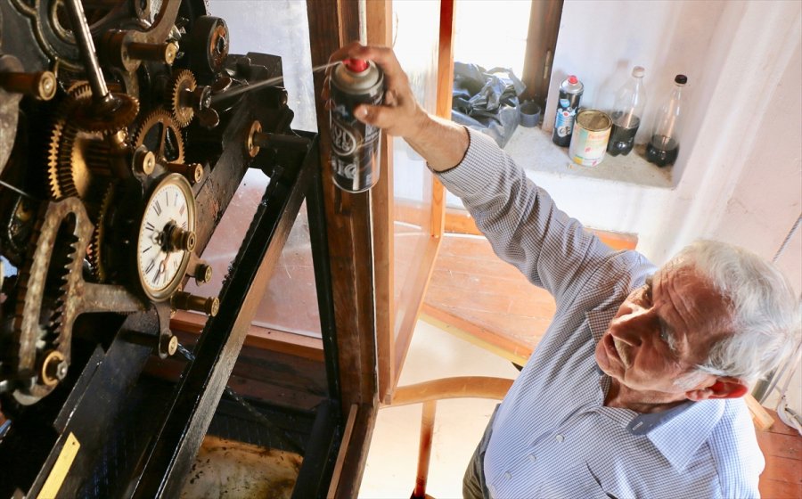 Tarihi Saat Kulesinin 