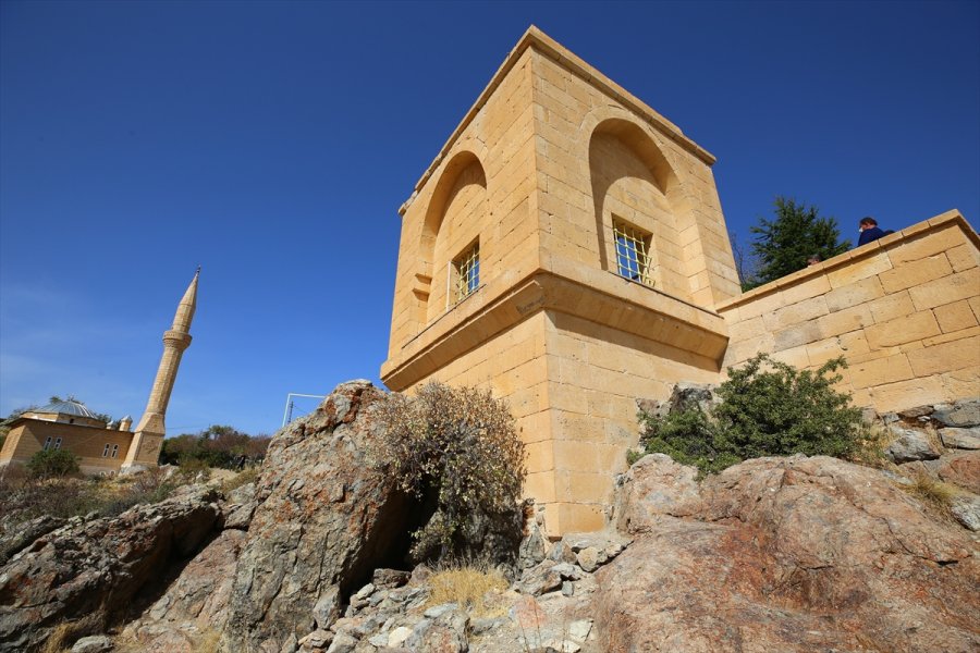 Yunus Emre, Anıt Mezarı Başında Anıldı