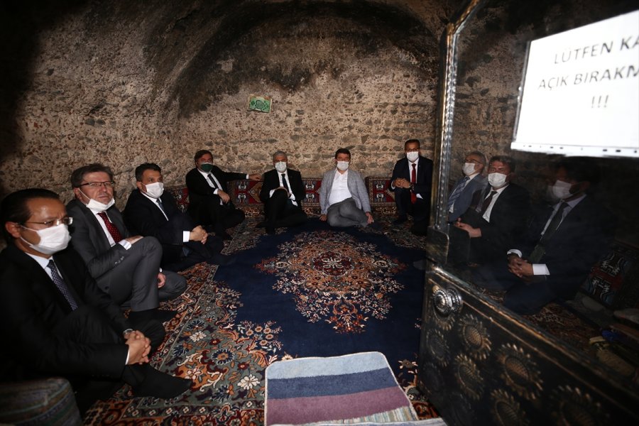 Yunus Emre, Anıt Mezarı Başında Anıldı