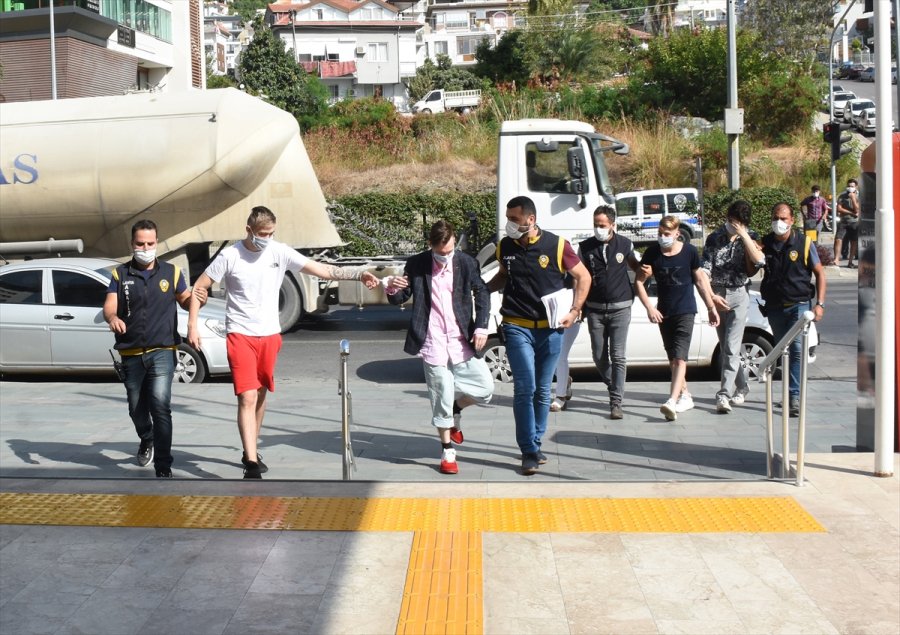 Antalya'da Hırsızlık İddiasıyla Yakalanan 4 Norveçli Serbest Kaldı