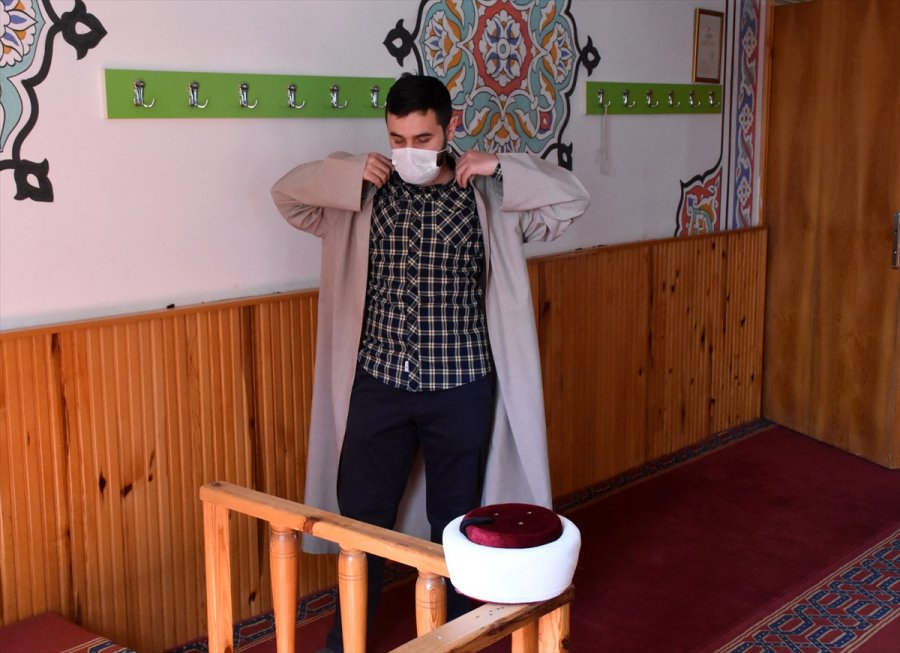 Görme Engelli Müezzin Yaşam Azmiyle Örnek Oluyor