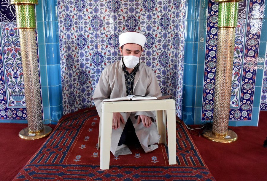 Görme Engelli Müezzin Yaşam Azmiyle Örnek Oluyor