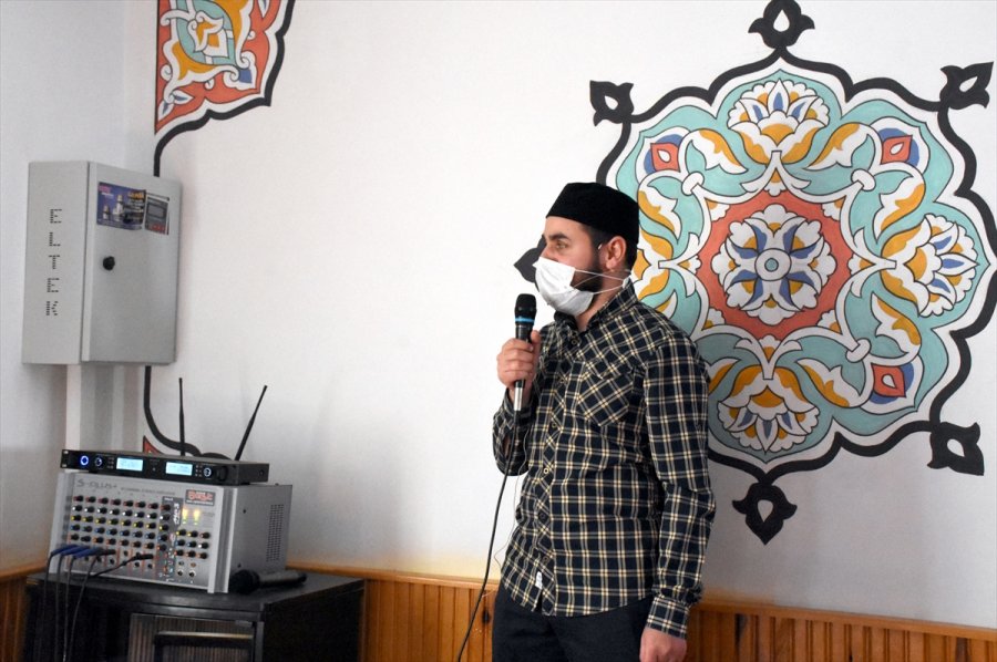 Görme Engelli Müezzin Yaşam Azmiyle Örnek Oluyor