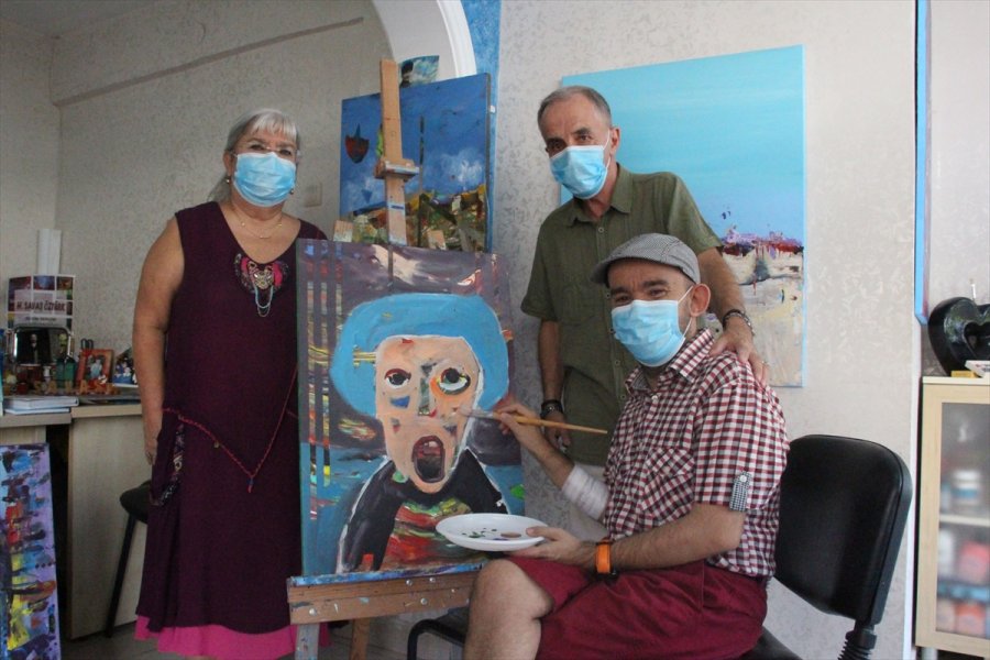 İşitme Ve Konuşma Engelli Böbrek Hastası Ressam Hayata Çizerek Gülümsüyor