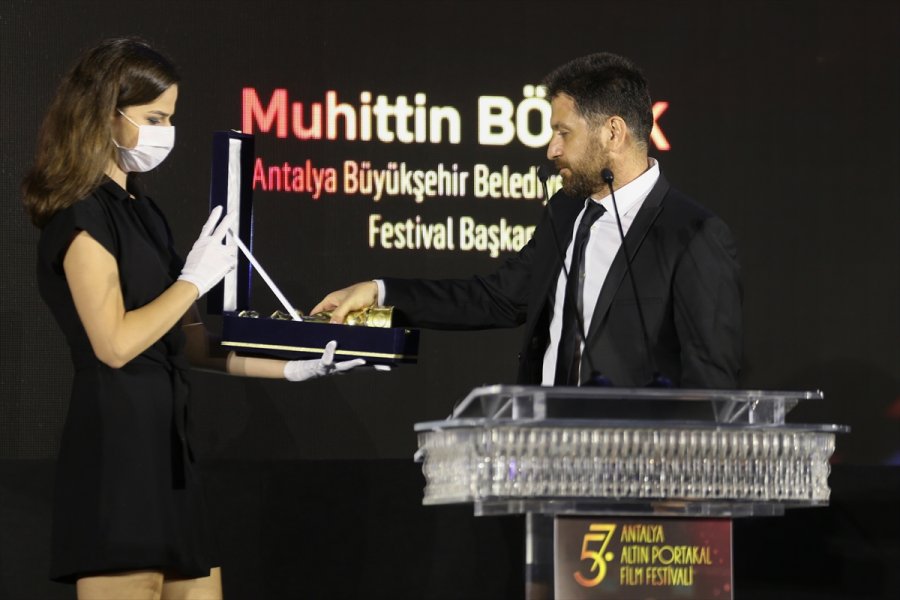 57. Antalya Altın Portakal Film Festivali Ödül Töreni, Kırmızı Halı Geçişiyle Başladı