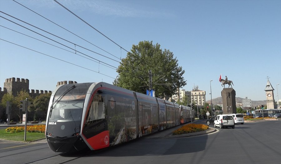 Kayseri'de Tramvaylar Koramaz Vadisi İle Kültepe Kaniş-karum Görselleriyle Donatıldı