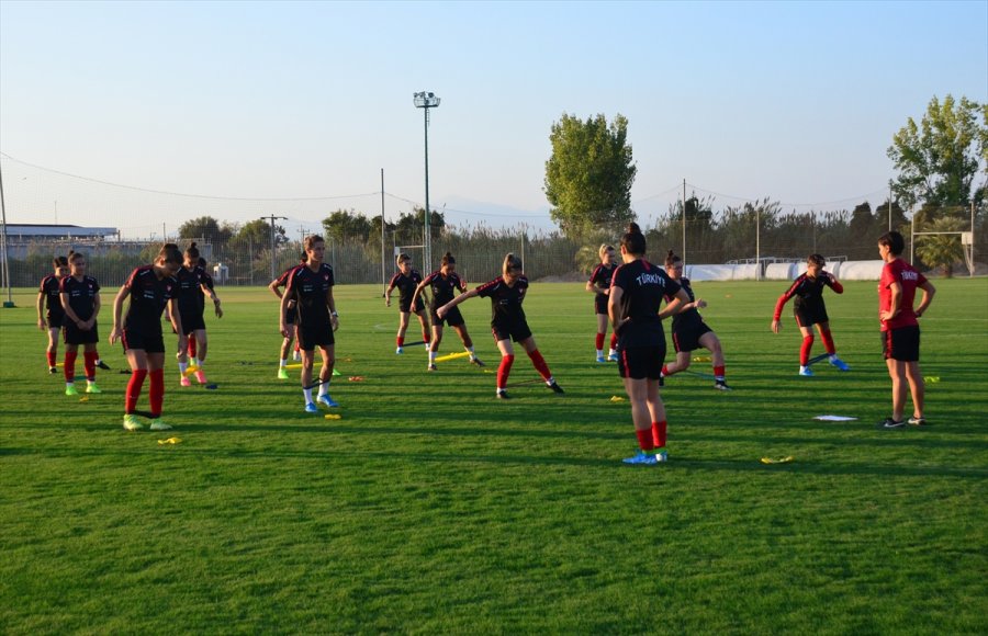 A Milli Kadın Futbol Takımı'nın Antalya Kampı Başladı