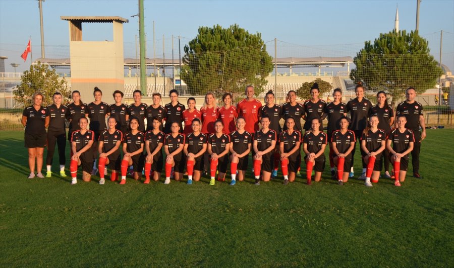 A Milli Kadın Futbol Takımı'nın Antalya Kampı Başladı
