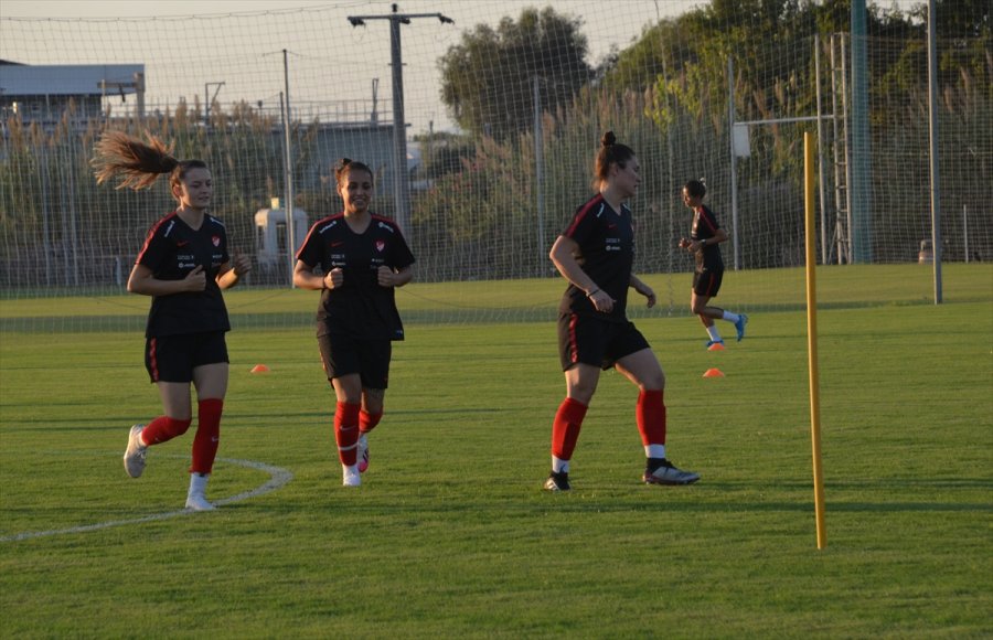 A Milli Kadın Futbol Takımı'nın Antalya Kampı Başladı