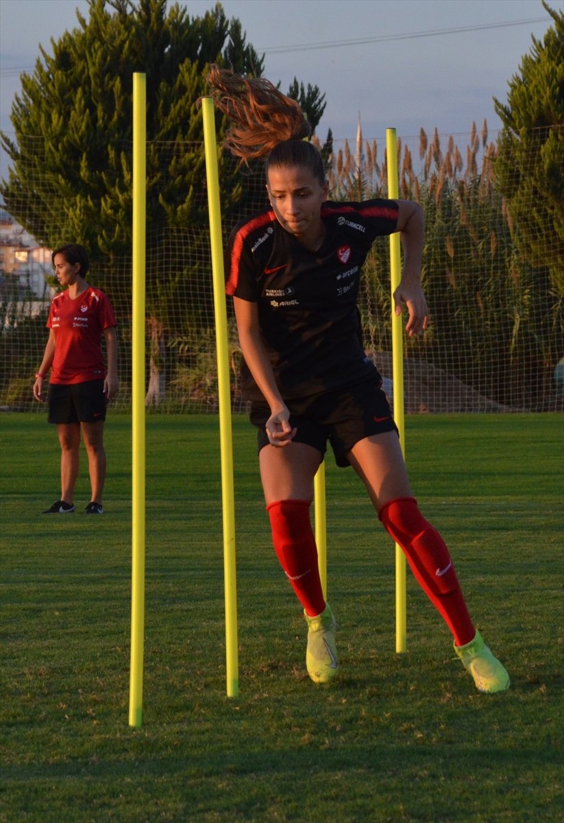 A Milli Kadın Futbol Takımı'nın Antalya Kampı Başladı