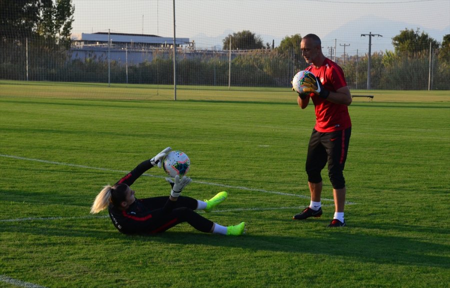 A Milli Kadın Futbol Takımı'nın Antalya Kampı Başladı