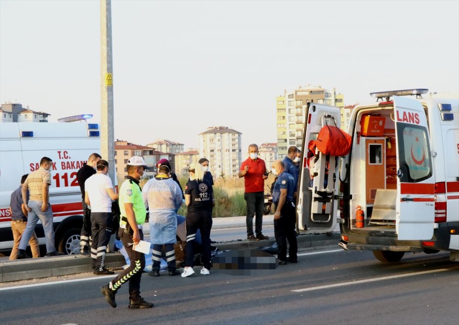 Kayseri'de Devrilen Motosikletteki 2 Kişi Öldü