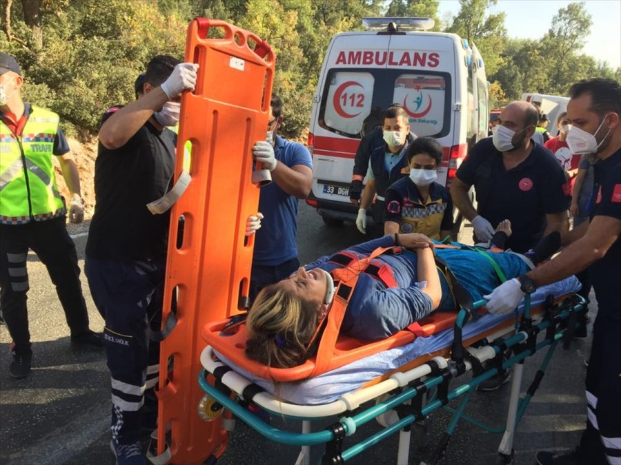 Mersin'de Tarım İşçilerini Taşıyan Midibüs Devrildi: 1 Ölü, 34 Yaralı