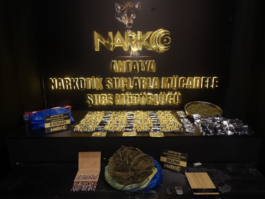 Antalya'da Hediye Paketlerinin İçinden Uyuşturucu Çıktı