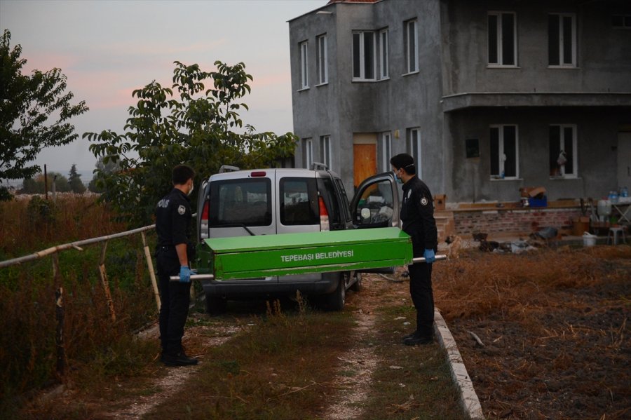 Eskişehir'de Park Halindeki Aracın Sürücüsü Ölü Bulundu