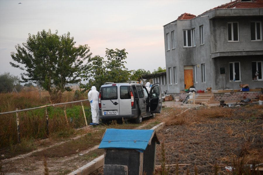 Eskişehir'de Park Halindeki Aracın Sürücüsü Ölü Bulundu