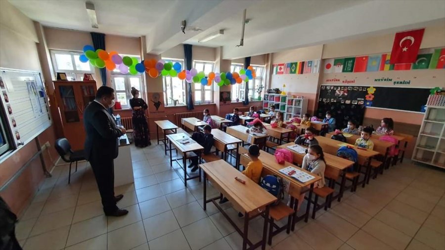 Ilgın Belediye Başkanı Ertaş'tan Öğrencilere Ziyaret