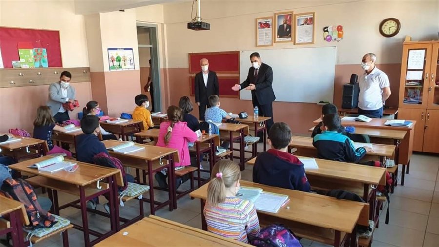 Ilgın Belediye Başkanı Ertaş'tan Öğrencilere Ziyaret