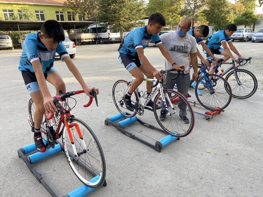Kaza Nedeniyle Kariyeri Sona Eren Milli Bisikletçi Yeni Sporcular Yetiştiriyor