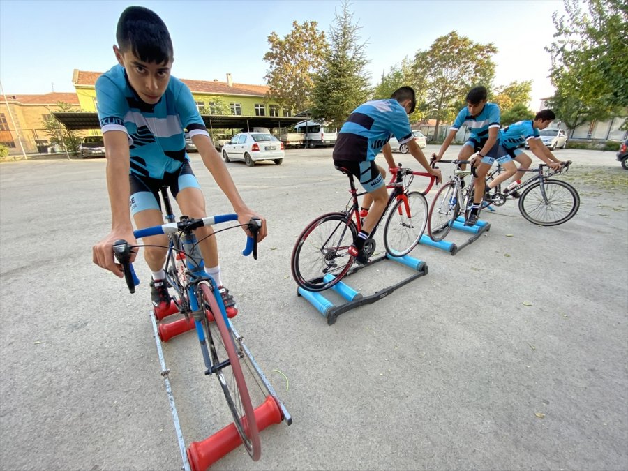 Kaza Nedeniyle Kariyeri Sona Eren Milli Bisikletçi Yeni Sporcular Yetiştiriyor