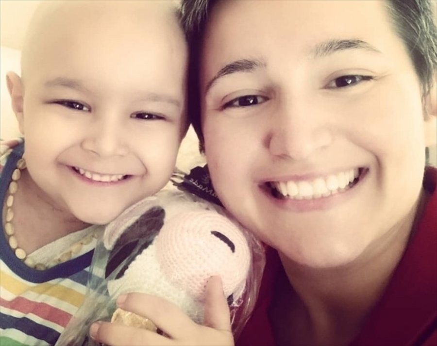 Minik Mustafa Annesinin Sosyal Medyadan Yaptığı Çağrıyla Hayata Tutundu