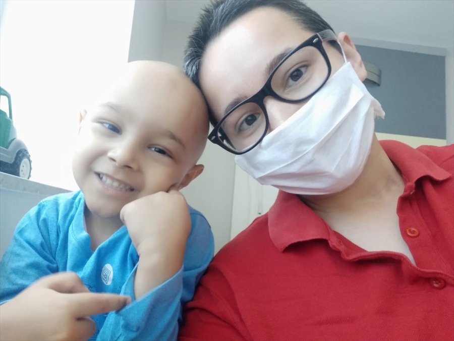 Minik Mustafa Annesinin Sosyal Medyadan Yaptığı Çağrıyla Hayata Tutundu
